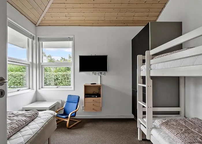 Semesterbostad In With Sauna Tarm